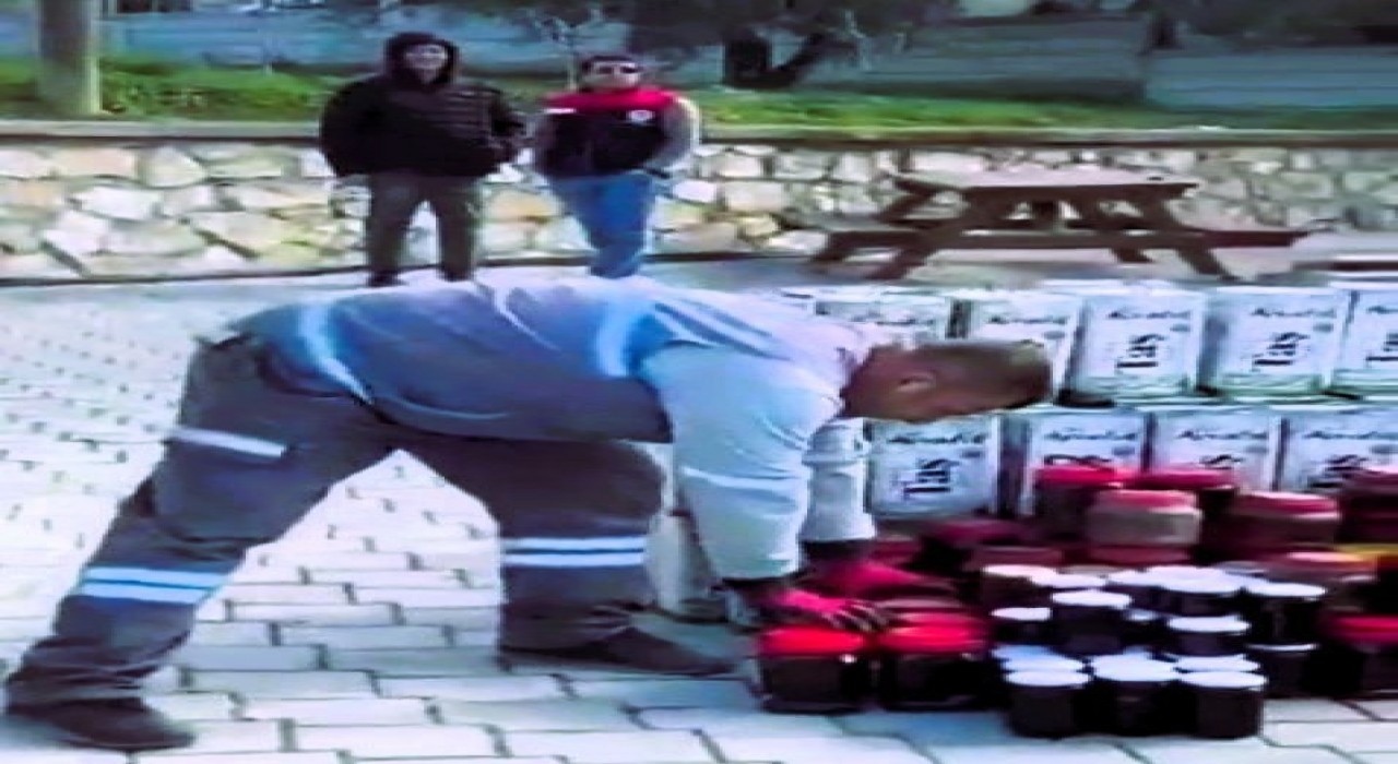 Denizlide sahte 4 bin 500 litre zeytinyağı ile 980 kilo bal imha edildi
