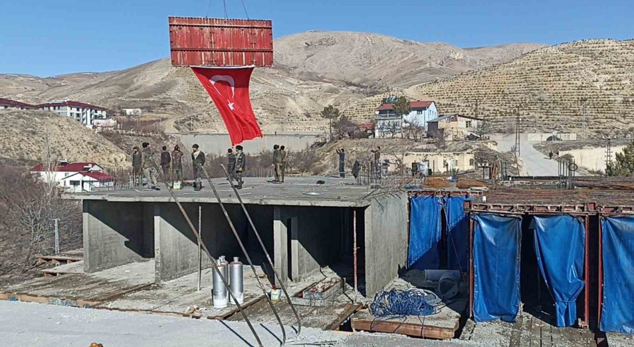 Deprem konutlarının betonarme inşaatını 50 günde tamamladılar