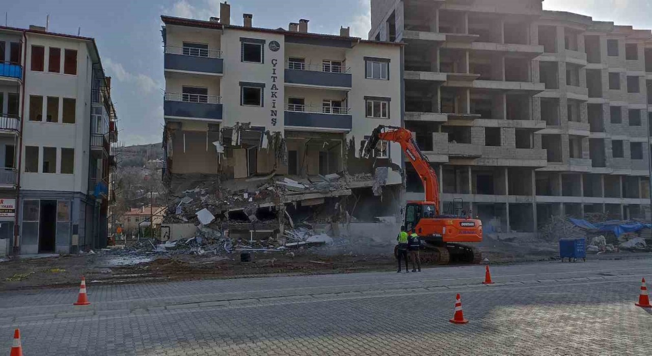 Depremde evi ve iş yeri zarar gören vatandaş: Devletin gücünün ne kadar büyük olduğunu gördük