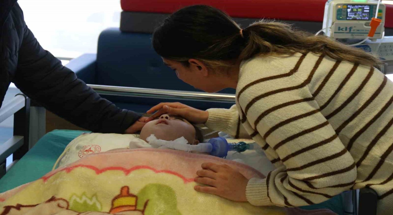 Depremde öldü denilen ailenin 2 hafta aradığı Asiye bebek Eskişehirde tedavi edildi