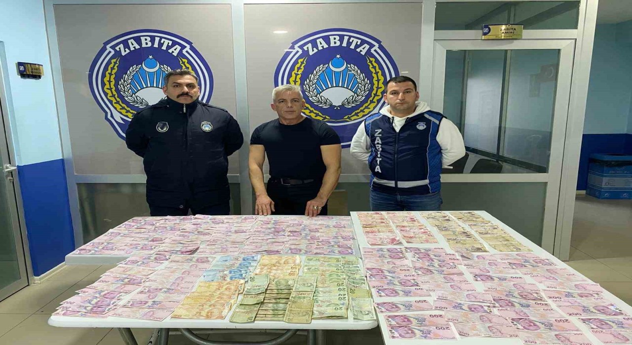 Depremzedeyim diyerek vatandaşları kandıran dilencinin üzerinden 35 bin lira çıktı