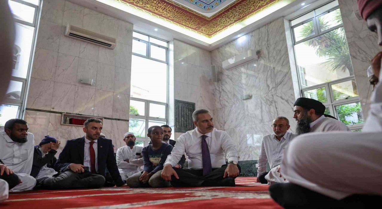 Dışişleri Bakanı Fidan, Nurul Hamidiye Camiini ziyaret etti