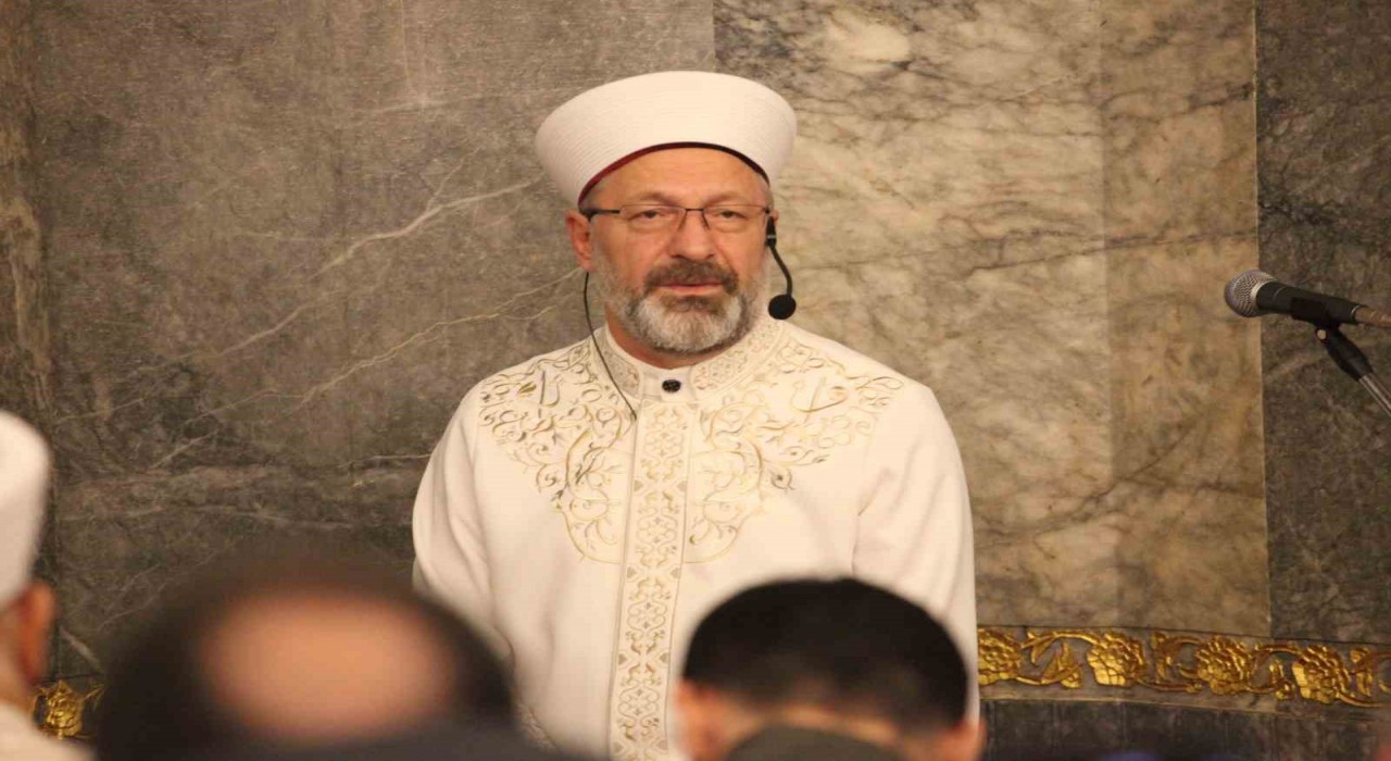 Diyanet İşleri Başkanı Erbaş Konyada ilk teravih namazını kıldırdı