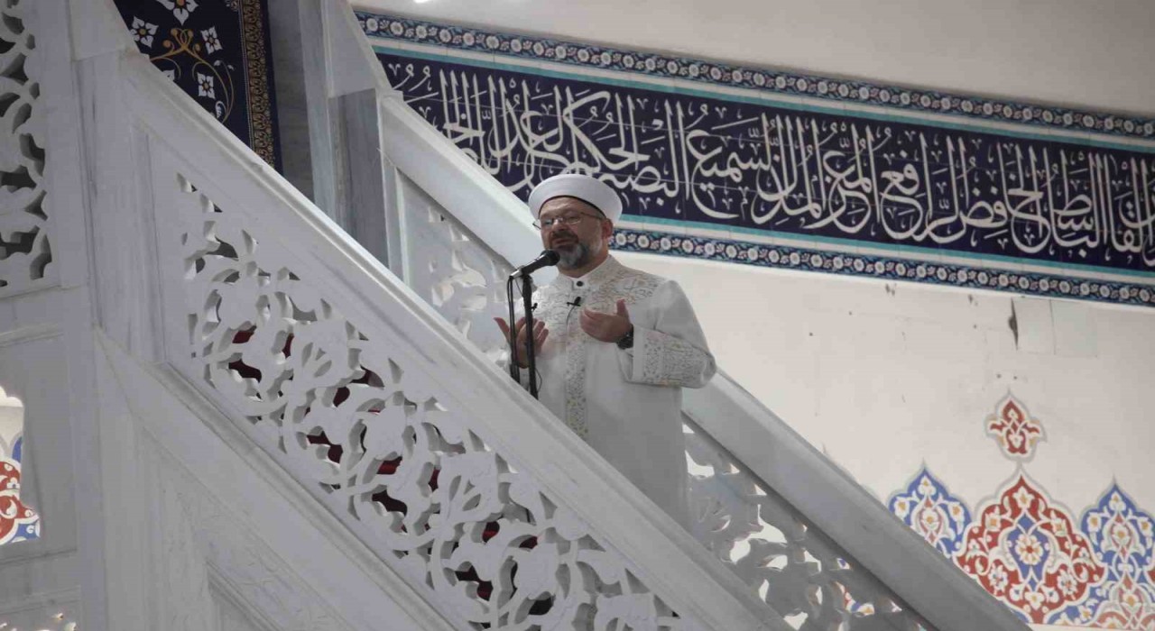 Diyanet İşleri Başkanı Erbaş: Lüks ve israfın sergilendiği, ihtiyaç sahiplerinin unutulduğu iftar sofraları kurmayalım