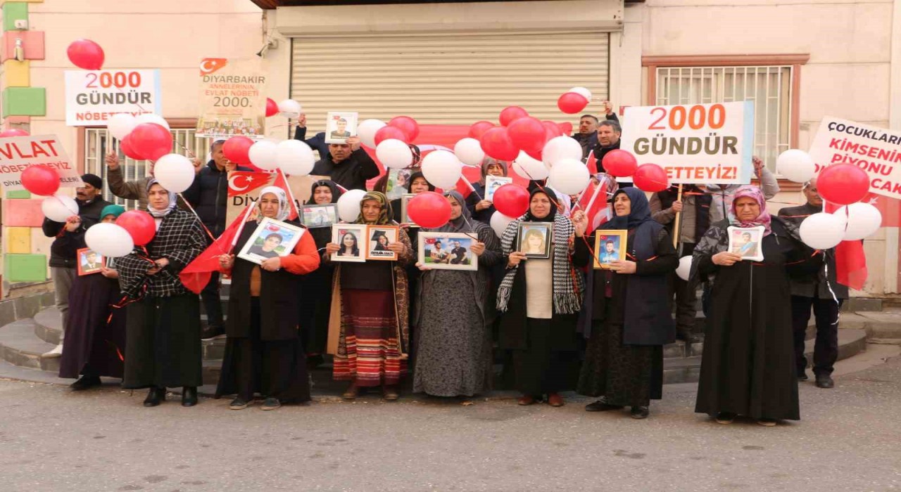 Diyarbakır anneleri 2 bin gündür evlatları için nöbette