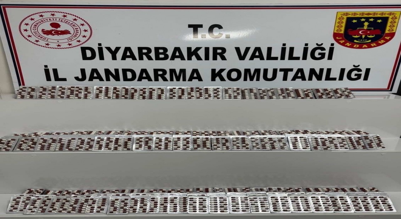 Diyarbakırda 5 bin 570 adet kapsül uyuşturucu ile yakalanan 3 şüpheli tutuklandı