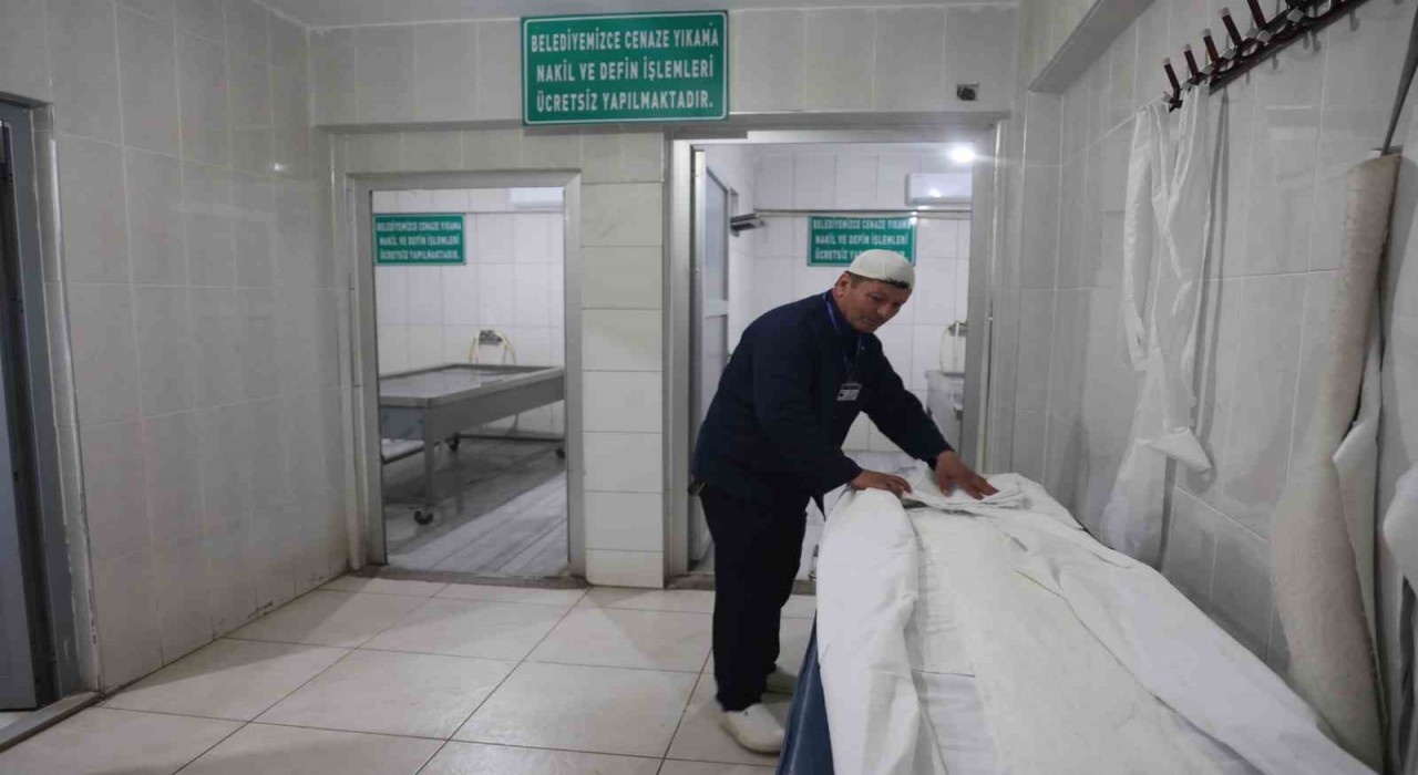 Diyarbakırda depremde günde ortalama 40 cenaze yıkayan gassal konuştu: Manevi bir koku vardı, buna şahit olduk