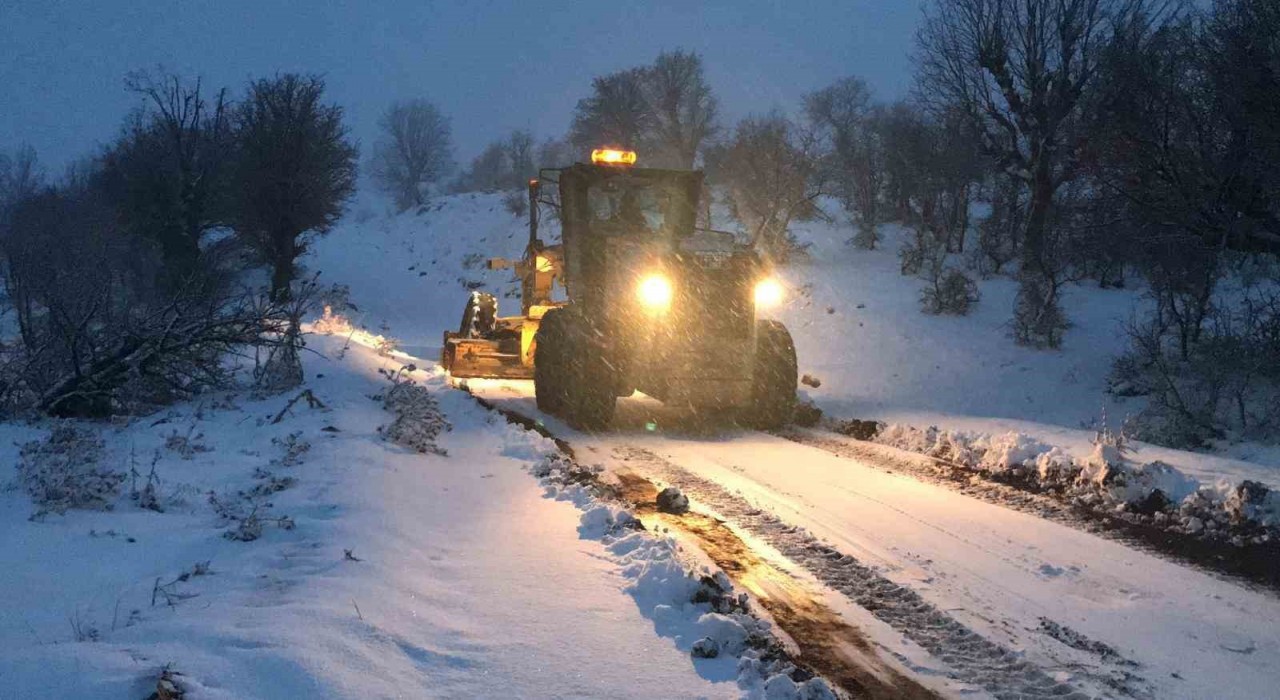 Diyarbakırda kar yağışı nedeniyle kapanan 216 yol ulaşıma açıldı