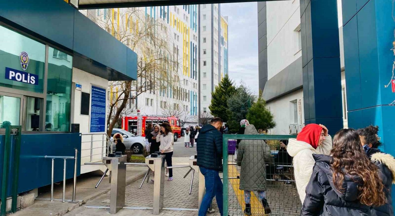 Diyarbakırda kız yurdunda yangın paniğe neden oldu