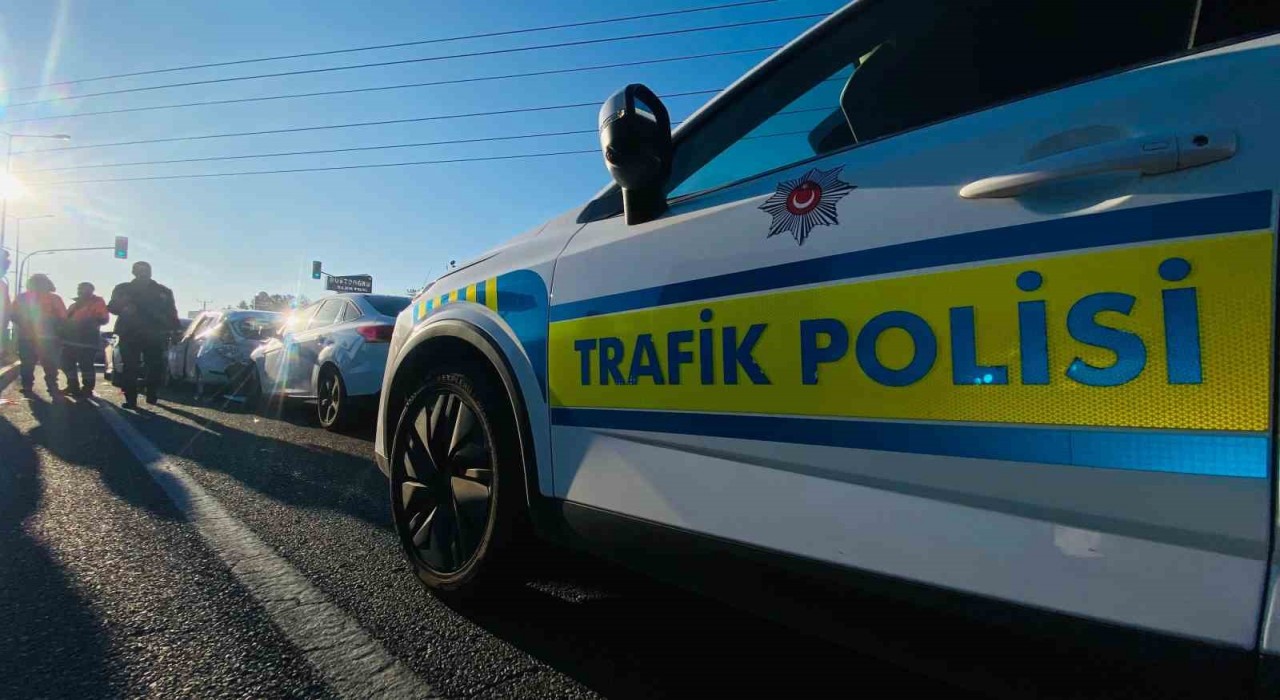 Diyarbakırda zincirleme kaza: 2 yaralı