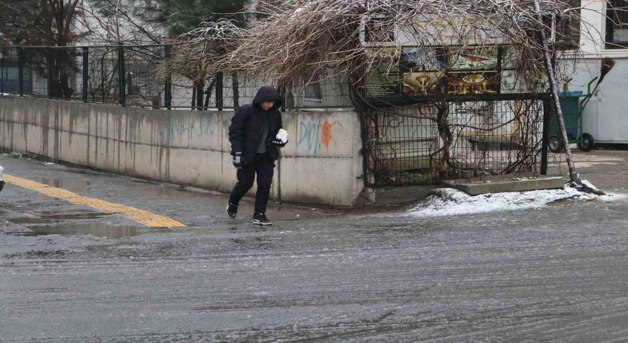 Diyarbakırın Çınar ilçesinde eğitime 1 gün ara verildi