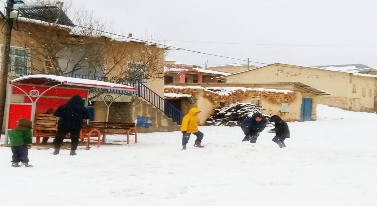 Doğanşehirde eğitime kar engeli