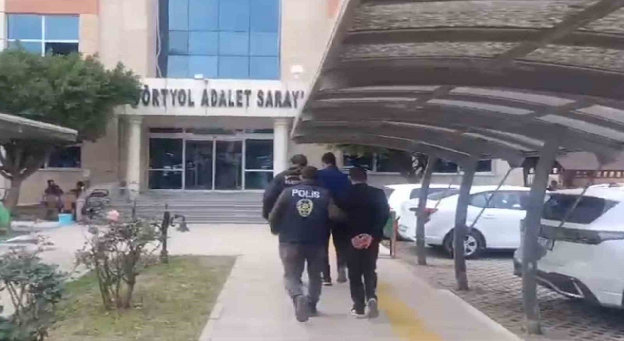 Dörtyolda hapis cezasıyla aranan 2 cezaevi firarisi yakalandı