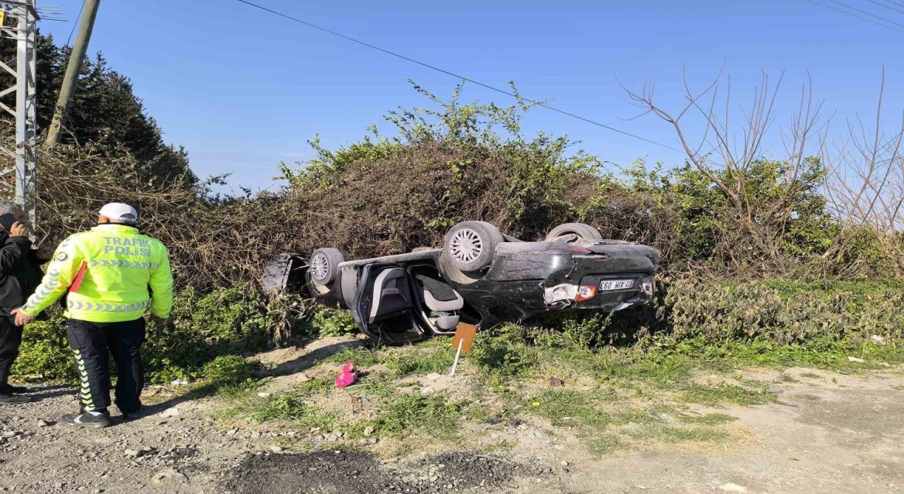 Dörtyolda ters dönen otomobilin sürücüsü yaralandı