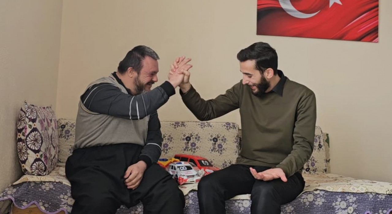 Umreden Dönen İmam ile Down Sendromlu Gencin Buluşması