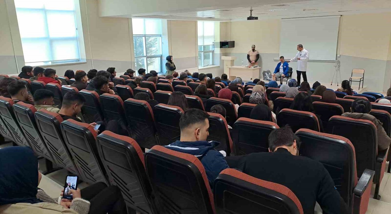 Düger, KAEÜde ampute hastalarla öğrencilere ders anlattı
