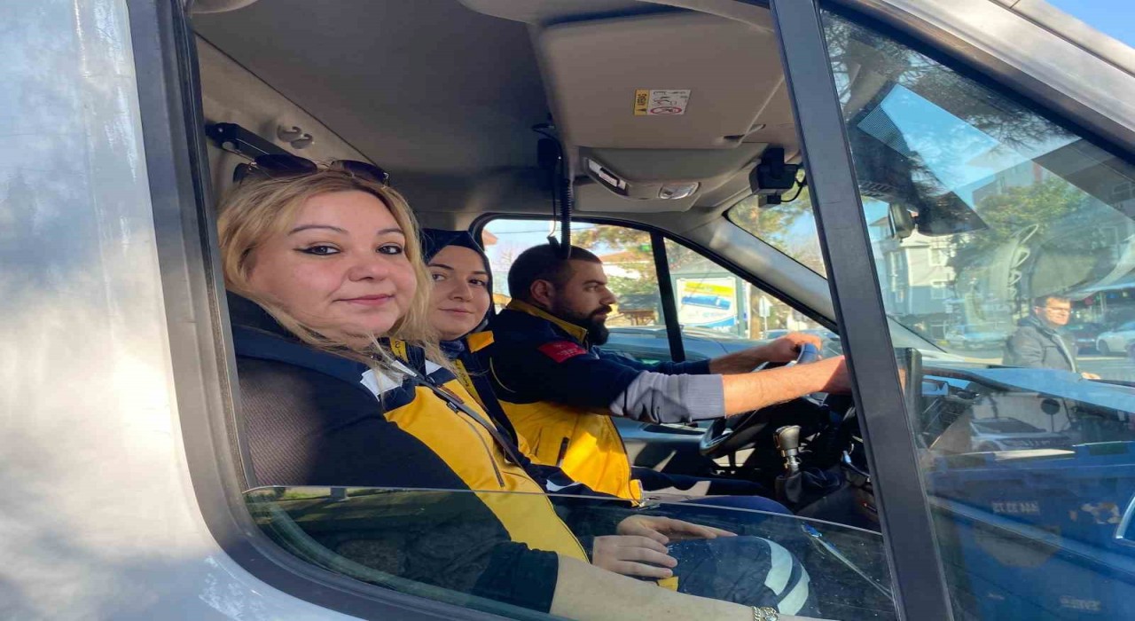 Dünyaya gözlerini ambulansta açtı