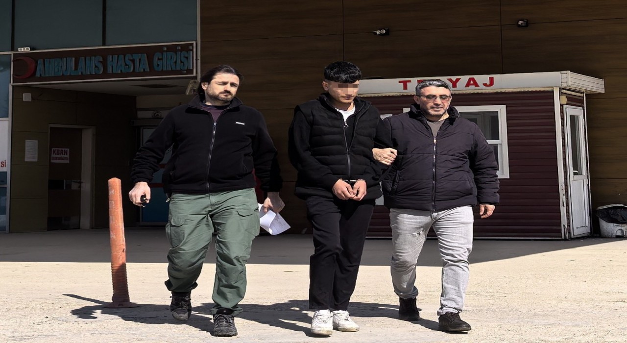 Dur ihtarına uymadı jandarmaya çarptı