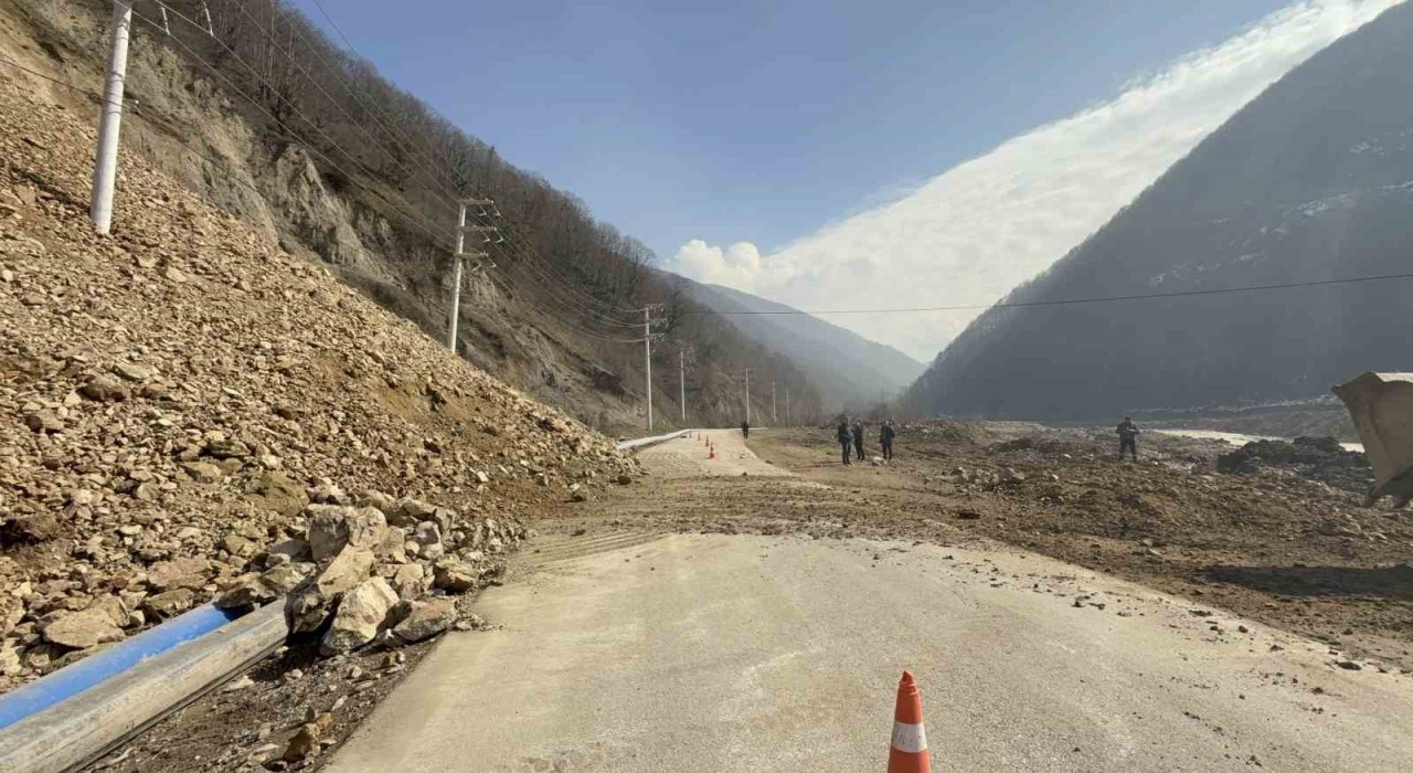 Düzcede heyelan meydana geldi