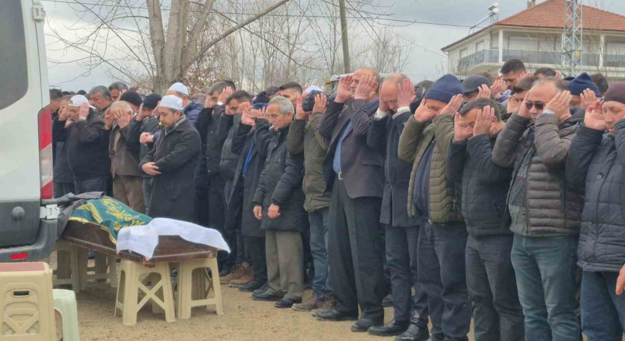 Düzcedeki feci kazada ölen tır sürücüsü Bartında defnedildi