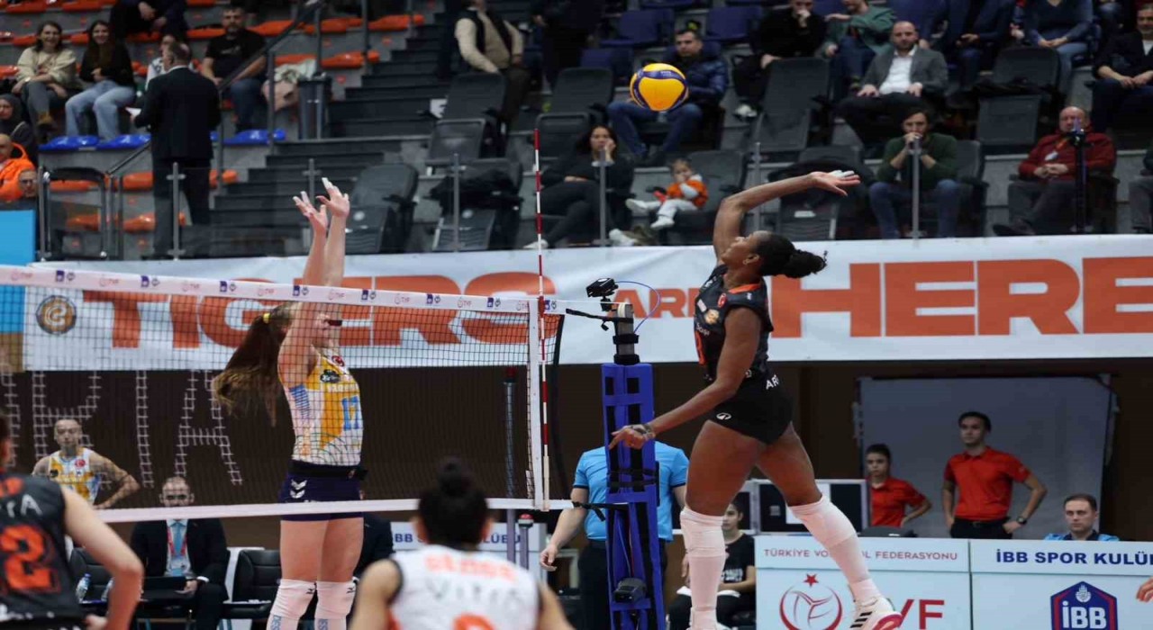 Eczacıbaşı Dynavit, AXA Sigorta Kupa Voleyde adını dörtlü finale yazdırdı