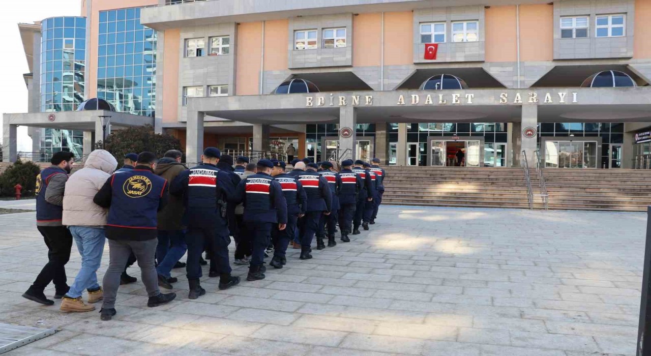 Edirnede köy arazisini satan eski muhtar ve aralarında iş adamlarının da olduğu 8 şüpheli tutuklandı
