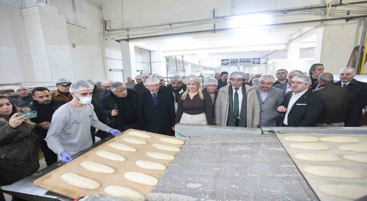 Egenin en büyük entegre ekmek üretim tesisi Merkezefendide açıldı