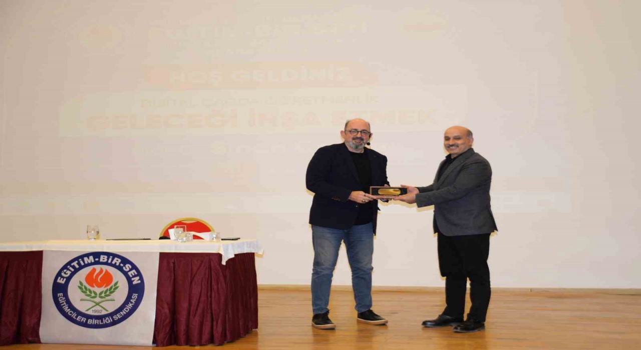 Eğitim-Bir-Sen Adana Şubesinden Dijital Çağda Öğretmenlik Konferansı