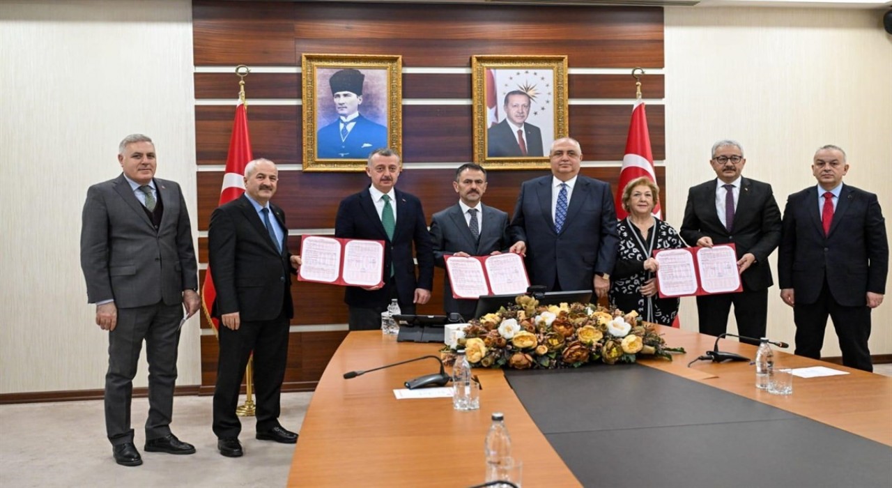 Eğitime 75 milyon TLlik hayırsever desteği