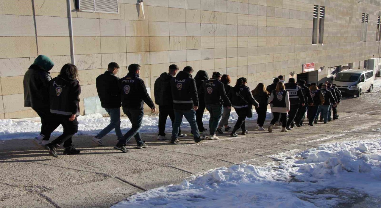 Elazığ merkezli 9 ilde dev siber dolandırıcılık operasyonu: 1 milyar liralık vurgun ortaya çıkarıldı