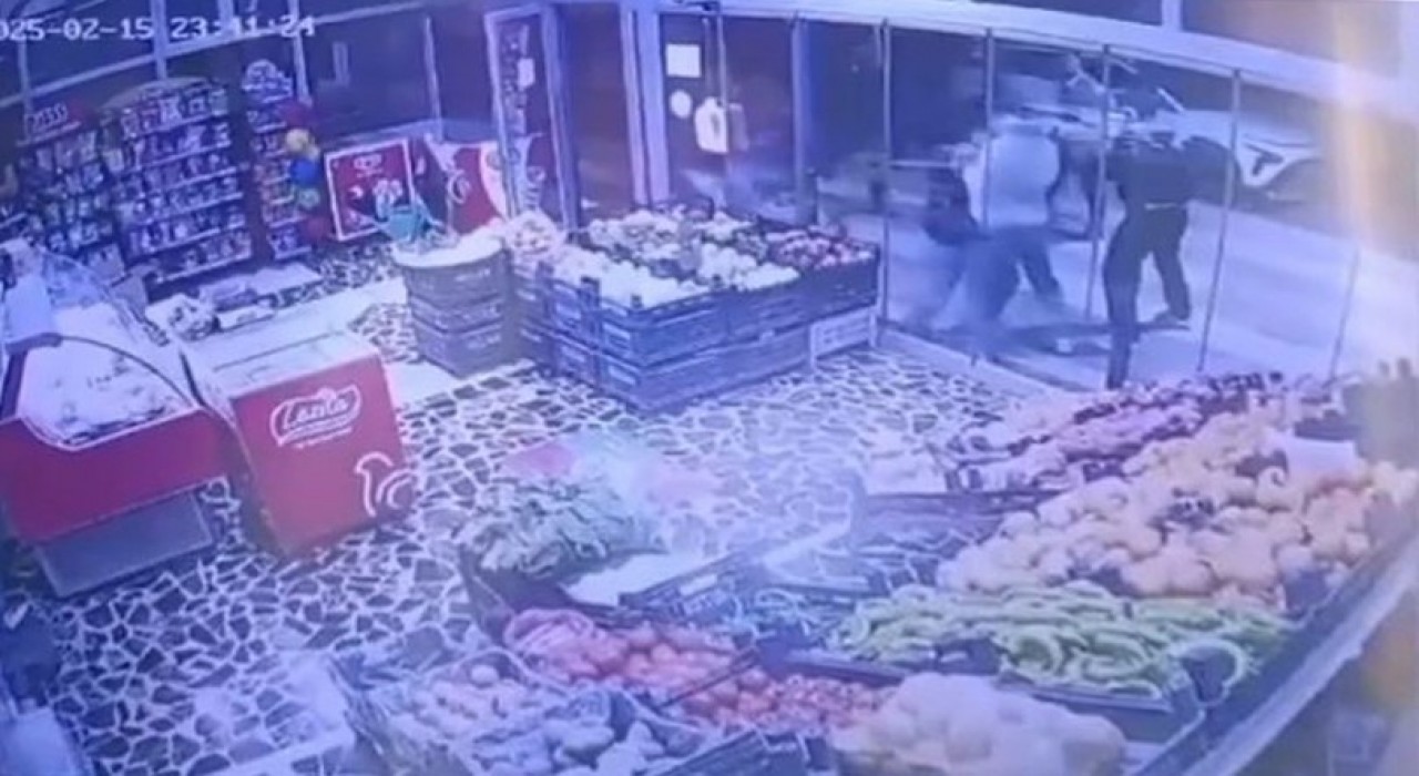 Elazığda bıçaklı kavga güvenlik kamerasına yansıdı