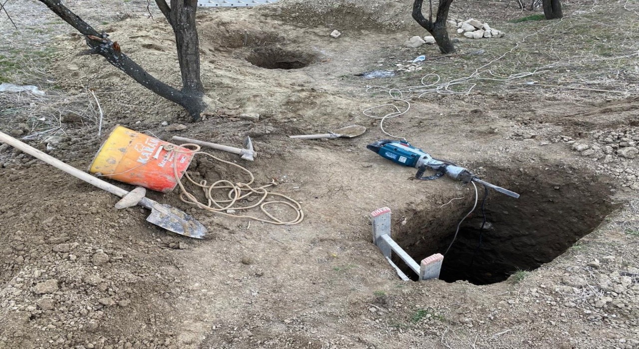 Elazığda kaçak kazı yapan 3 kişi suçüstü yakalandı