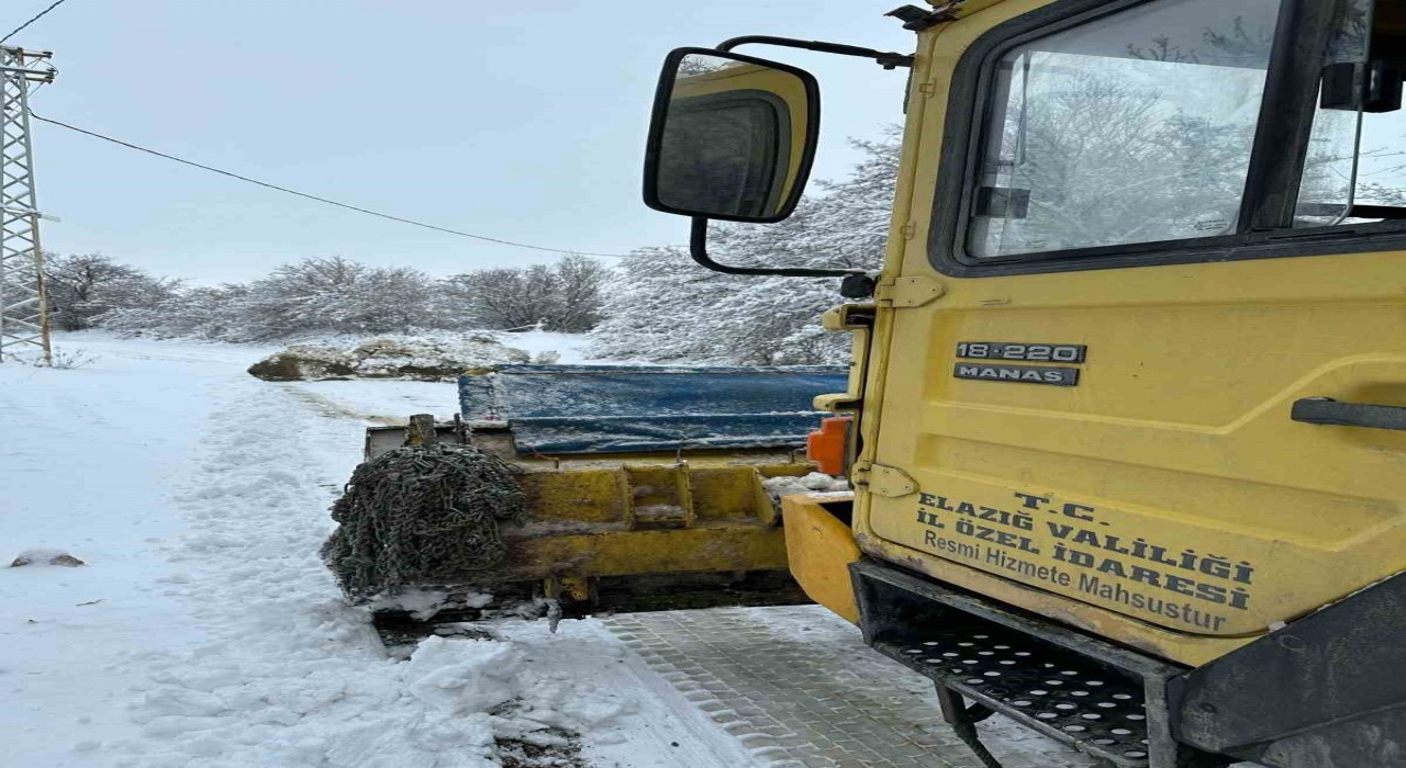 Kar Yağışı Elazığ’ı Vurdu: 159 Köy Yolu Kapandı!