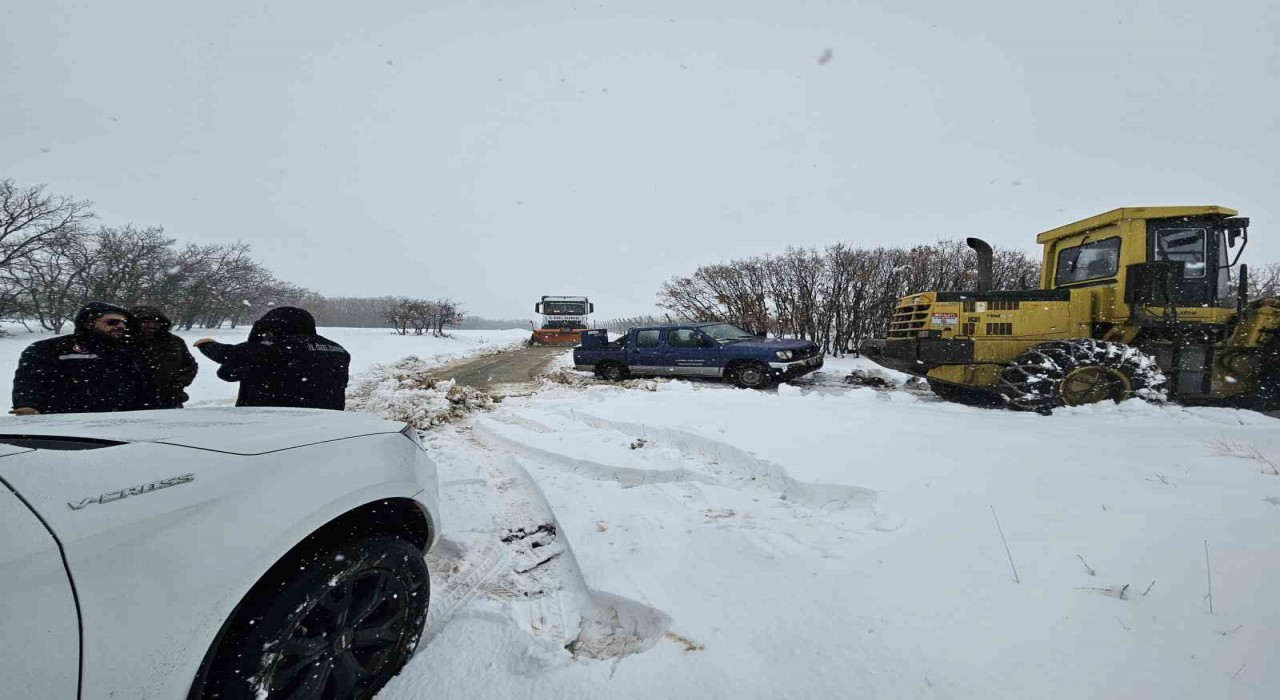 Elazığda kar yağışı etkili oldu: 530 köy yolu ulaşıma kapandı