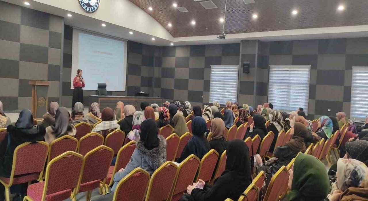 Elazığda Kuran kursu öğreticilerine seminer