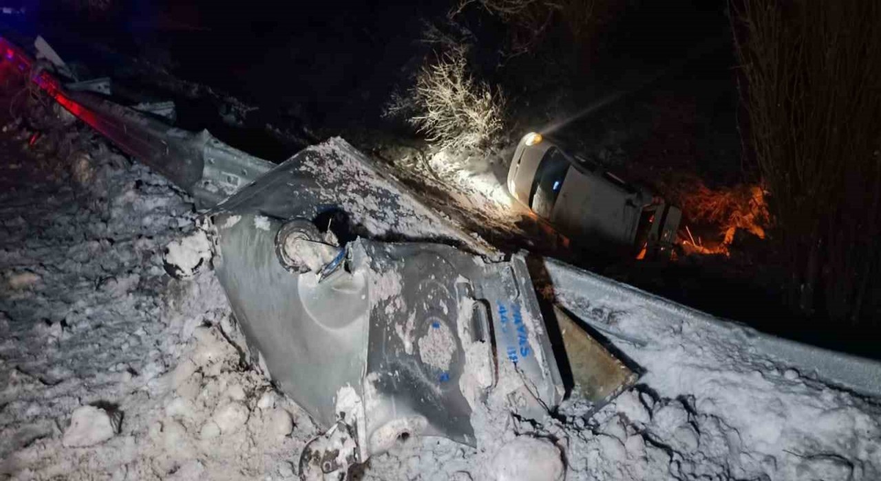 Elazığda otomobil şarampole uçtu: 1 ölü, 1 yaralı