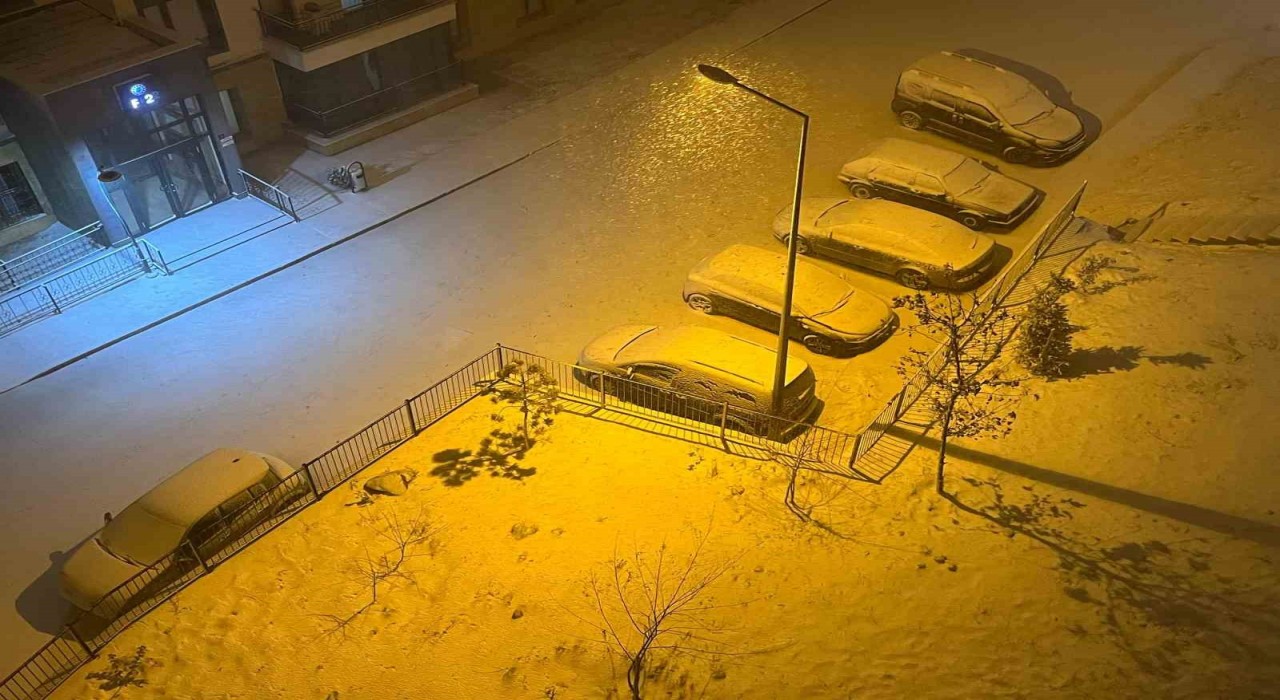 Elazığda yoğun kar yağışı başladı