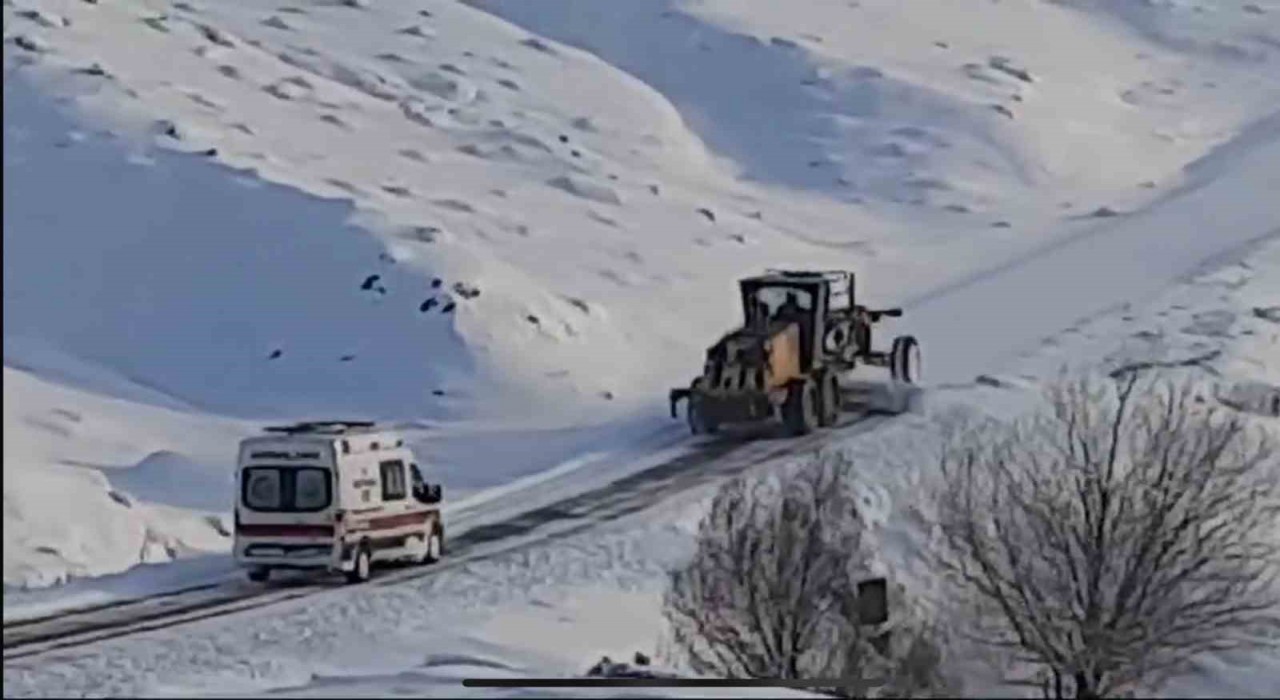 Elazığda zorlu kış şartlarında ekipler engel tanımadı