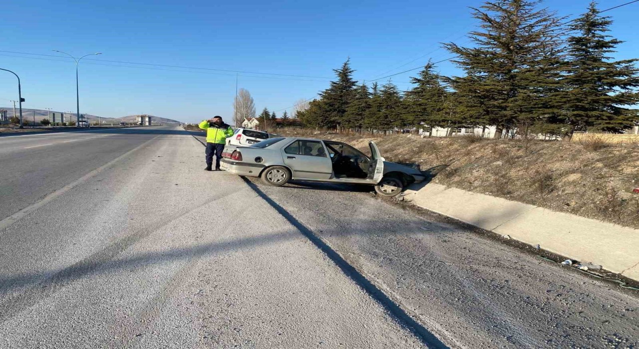 Emirdağda trafik kazası, 3 yaralı