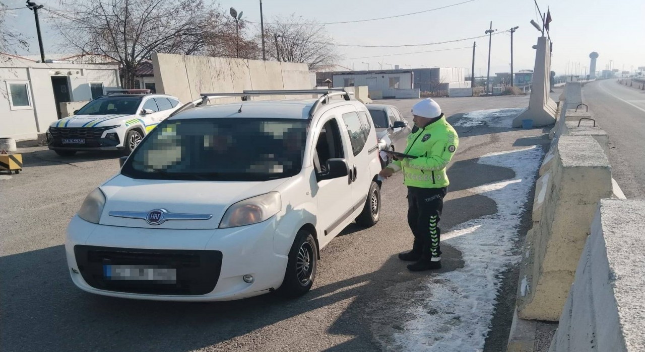 Emniyetten uygulama noktasındaki araçlara ceza yağdı