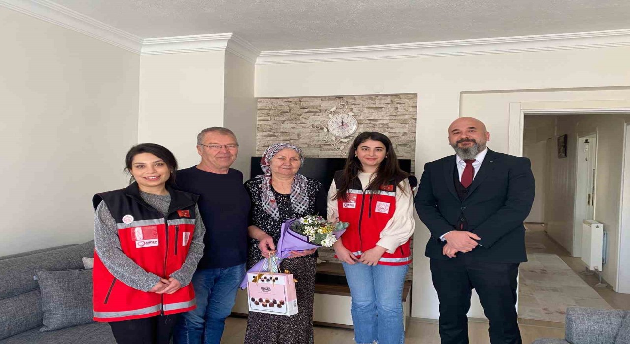 Engelli Evde Bakım Hizmetinden faydalanan çeyrek asırdır evli olan çifte ziyaret
