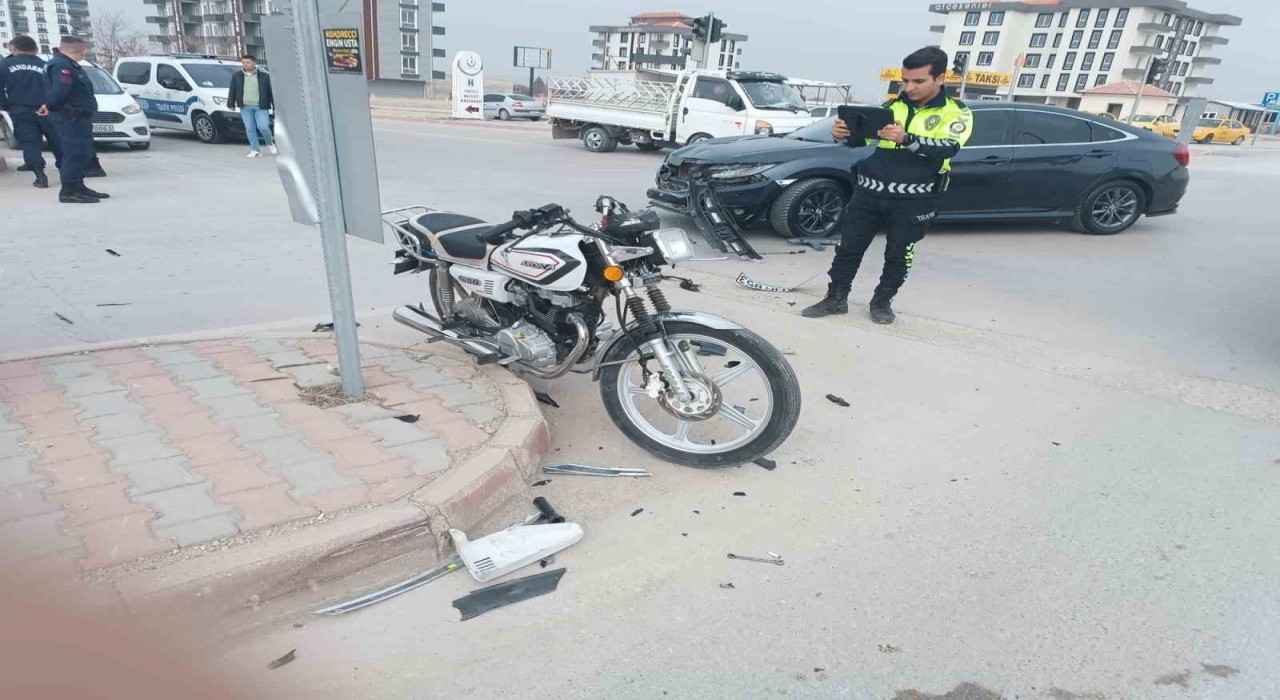 Ereğlide otomobil ile motosiklet çarpıştı: 1 yaralı