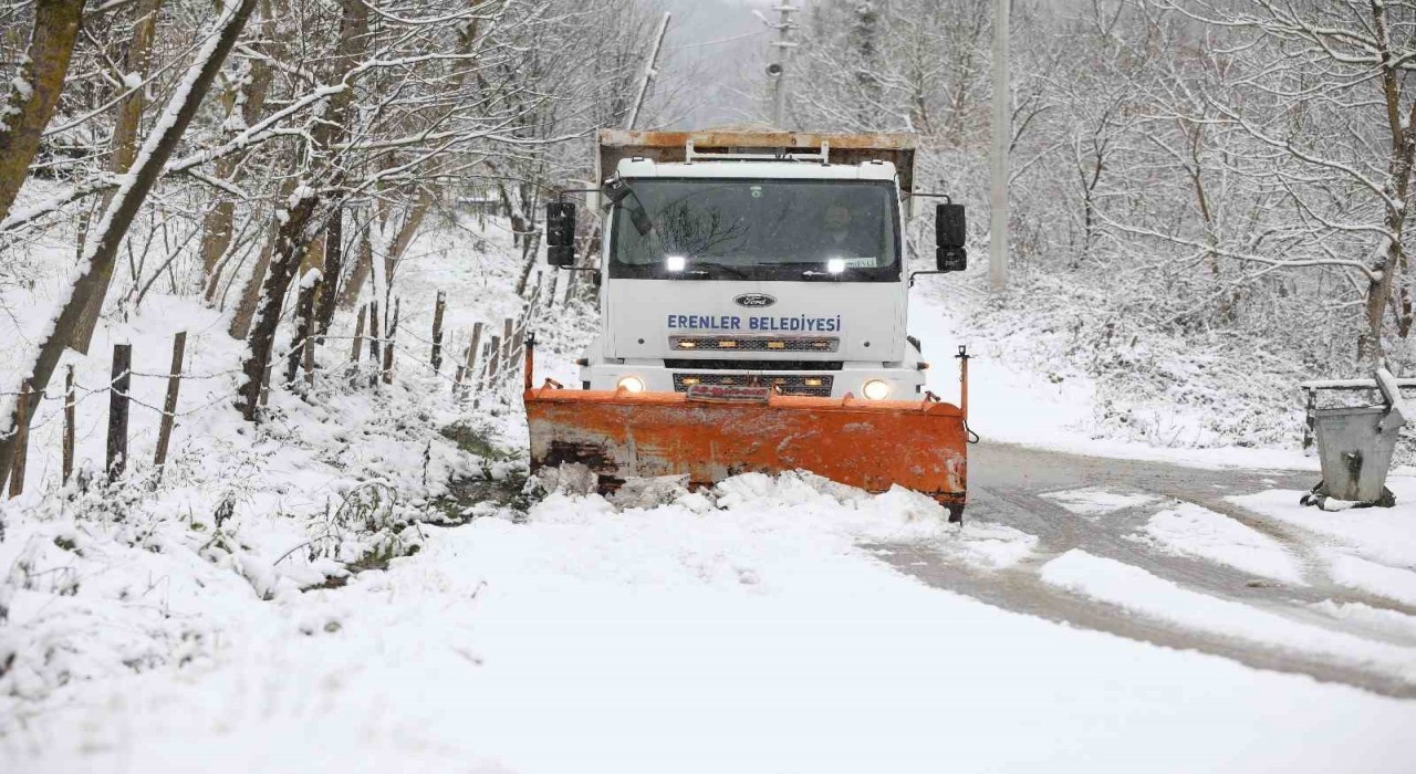 Erenlerde kar mesaisi devam ediyor