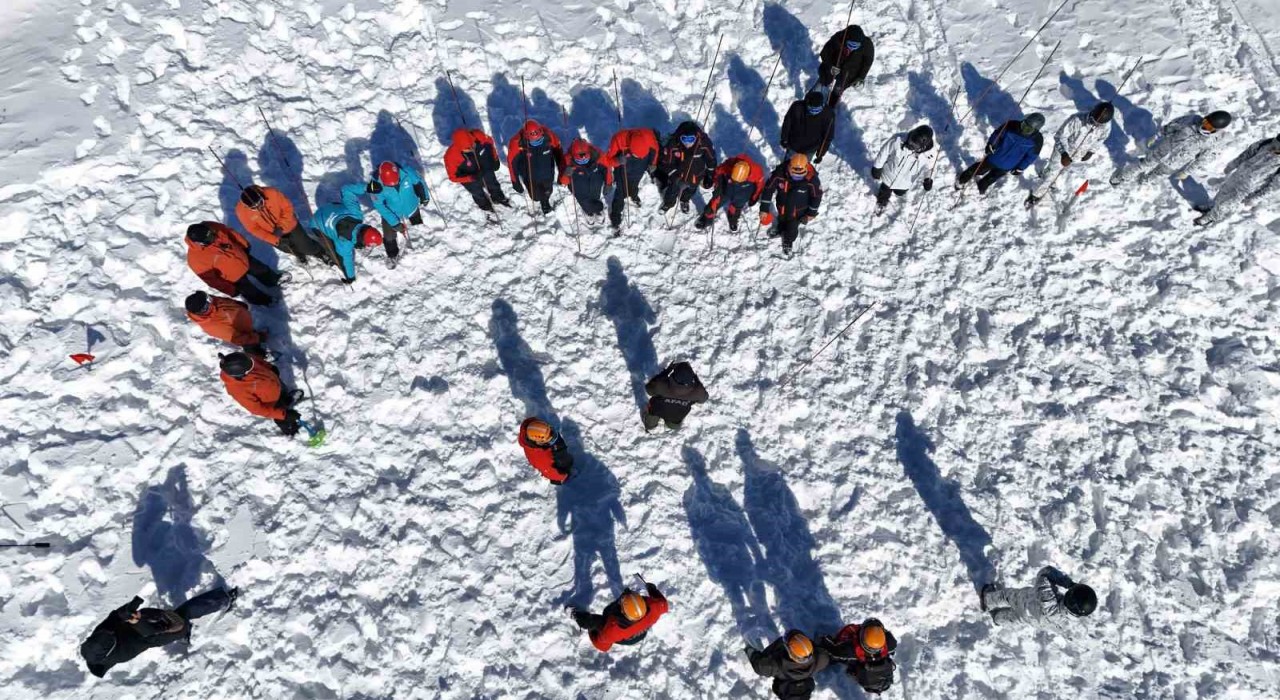 Ergan Kayak Merkezinde gerçeği aratmayan çığ tatbikatı