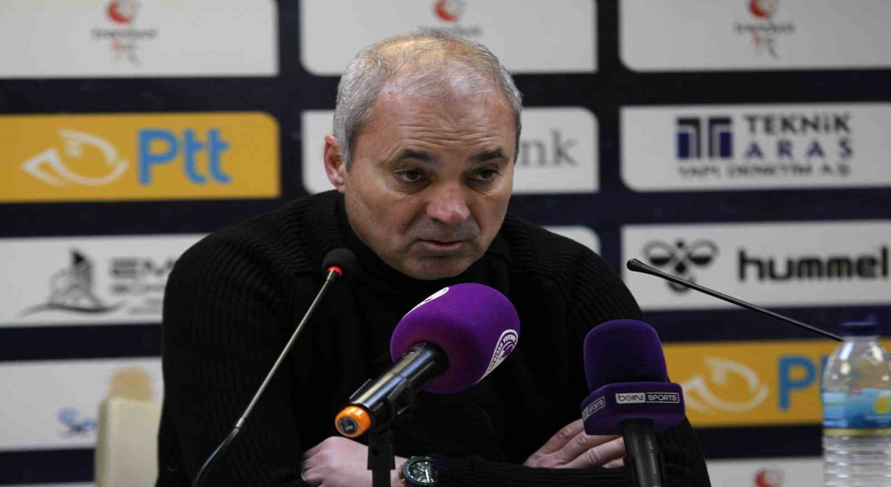 Erkan Sözeri: Amatör Lig tadında bir hakem oynadı