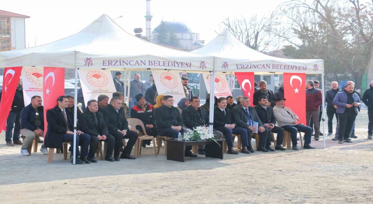 Erzincanda 66 yetiştiriciye hayvan çadırı teslim edildi