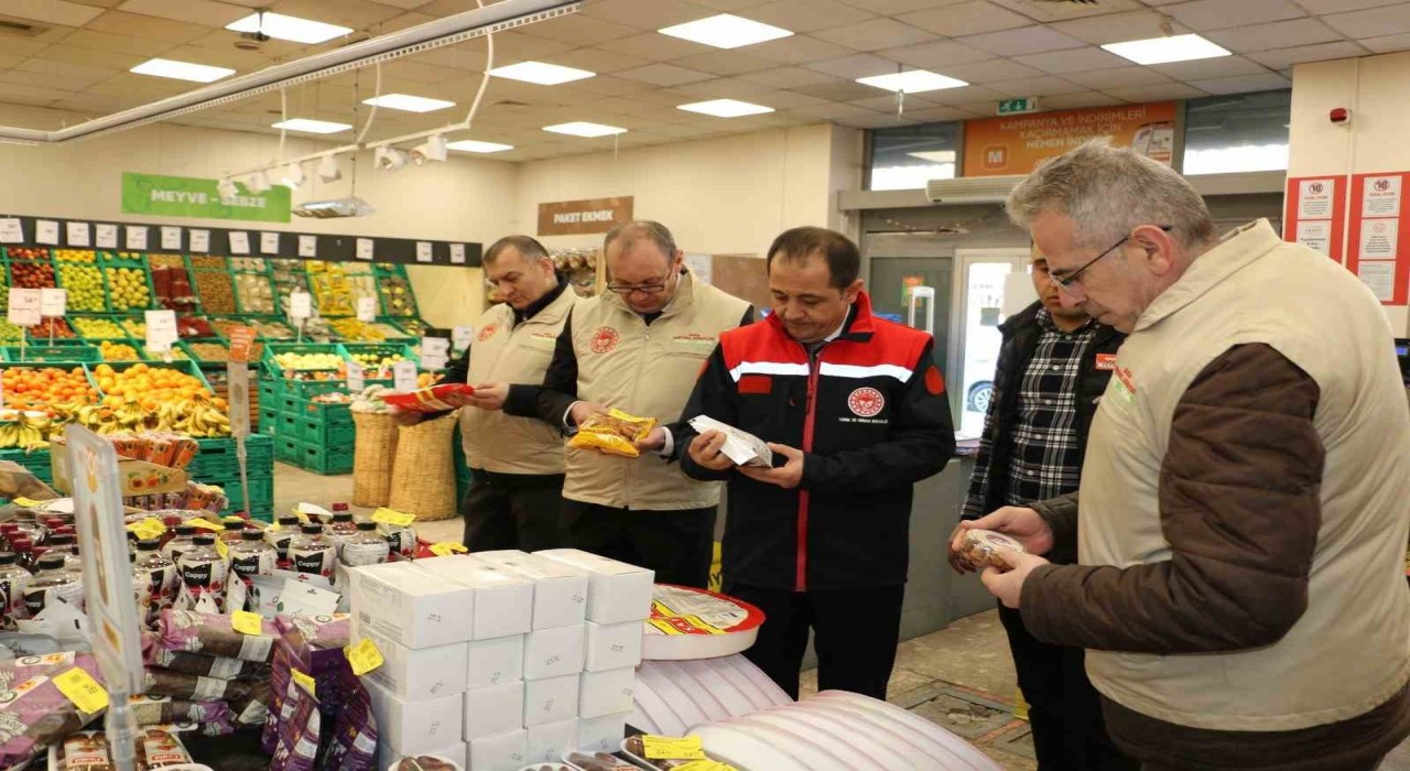 Erzincanda gıda satış noktaları ve ramazan kolileri denetlendi