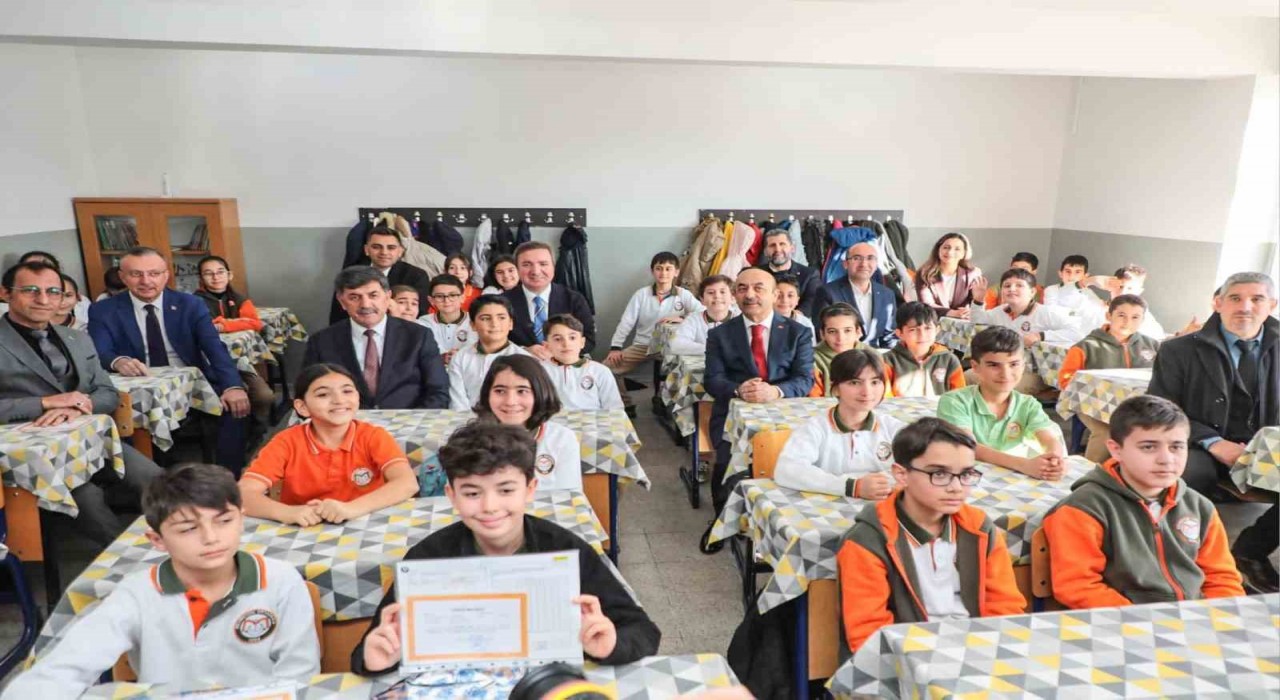 Erzincanda yarıyıl tatili sonrası ders zili çaldı