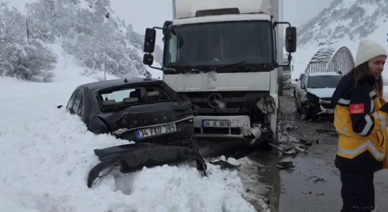 Erzincanda zincirleme trafik kazası