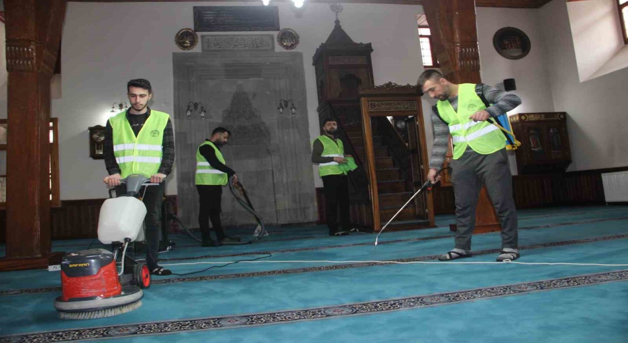 Erzurumda camilerde Ramazan hazırlığı